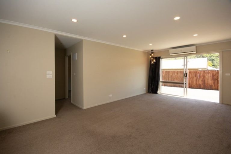 Photo of property in 61 Broadway, Picton, 7220