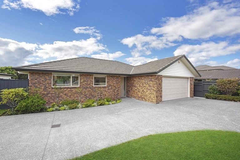 Photo of property in 11 Murray Becroft Avenue, Henderson Valley, Auckland, 0612