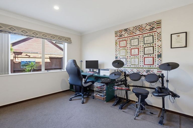 Photo of property in 76 Hillcrest Road North, Raumati Beach, Paraparaumu, 5032
