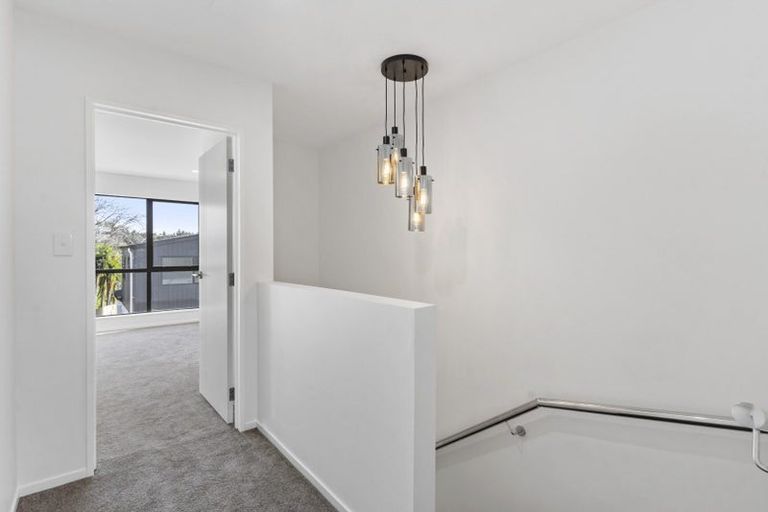 Photo of property in 8b Tahinga Street, Northcote, Auckland, 0627