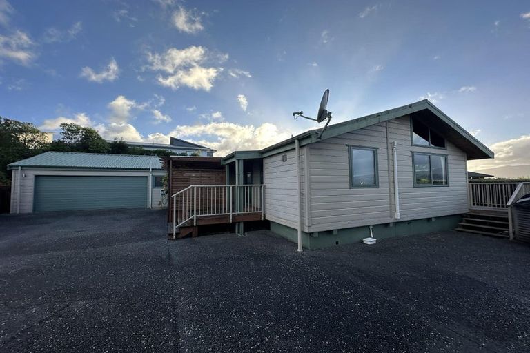 Photo of property in 8a Riverstone Drive, Riverstone Terraces, Upper Hutt, 5018