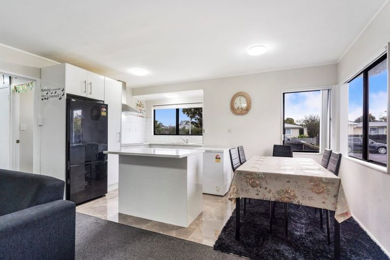 Photo of property in 2/13 John Street, Mangere East, Auckland, 2024