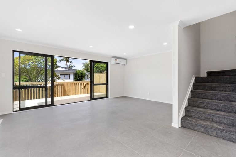Photo of property in 10c Neilon Place, Northcross, Auckland, 0632