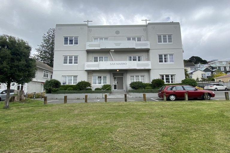 Photo of property in San Marino Apartments, 2/4 Oak Park Avenue, Te Aro, Wellington, 6011