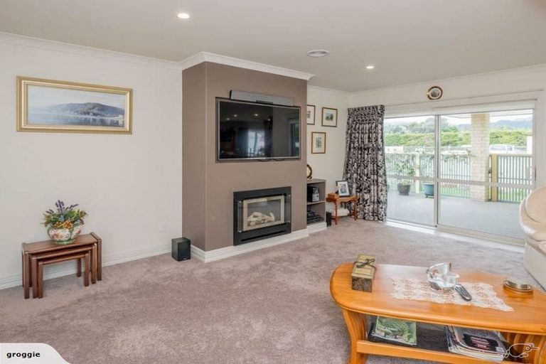 Photo of property in 2 Bridford Way, Paraparaumu, 5032