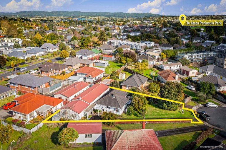 Photo of property in 11 Shamrock Lane, Te Atatu Peninsula, Auckland, 0610