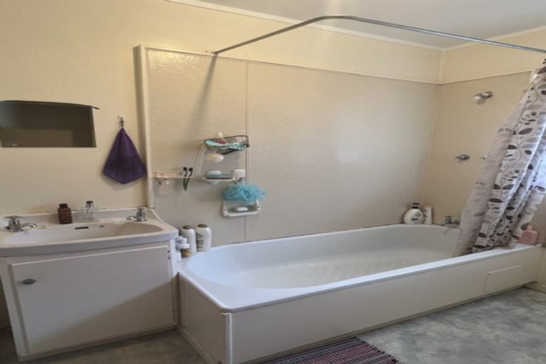 Photo of property in 2/9 Windy Ridge Road, Glenfield, Auckland, 0629