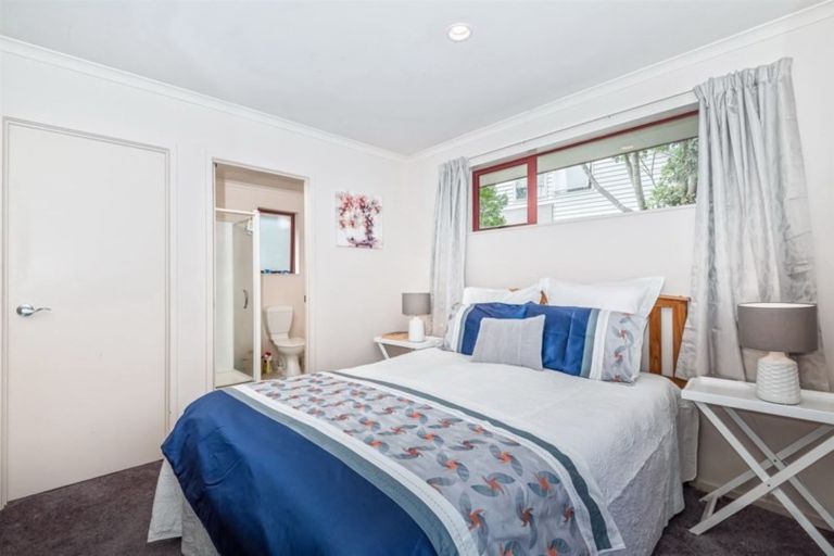 Photo of property in 21 Nimstedt Avenue, Oteha, Auckland, 0632