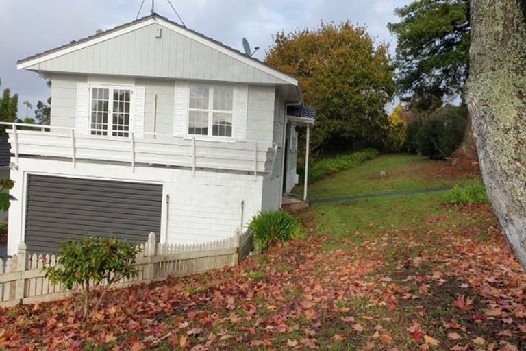 Photo of property in 14 Easton Park Parade, Glenfield, Auckland, 0629