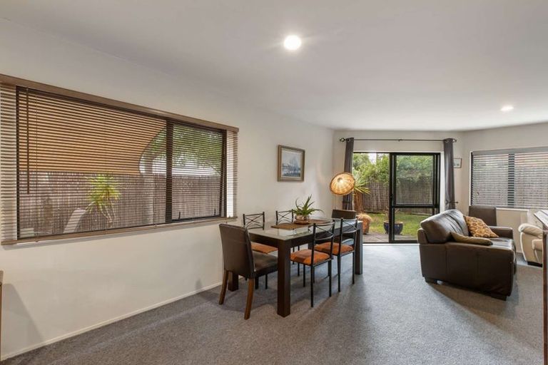 Photo of property in 8/37 Fields Parade, Oteha, Auckland, 0632