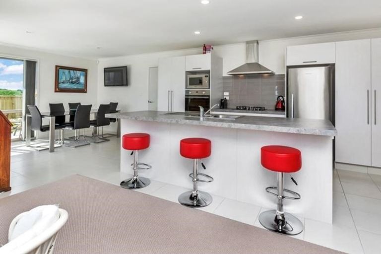 Photo of property in 21 Wai Place, One Tree Point, 0118