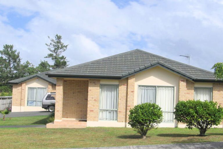 Photo of property in 3 Buncrana Place, Pinehill, Auckland, 0632