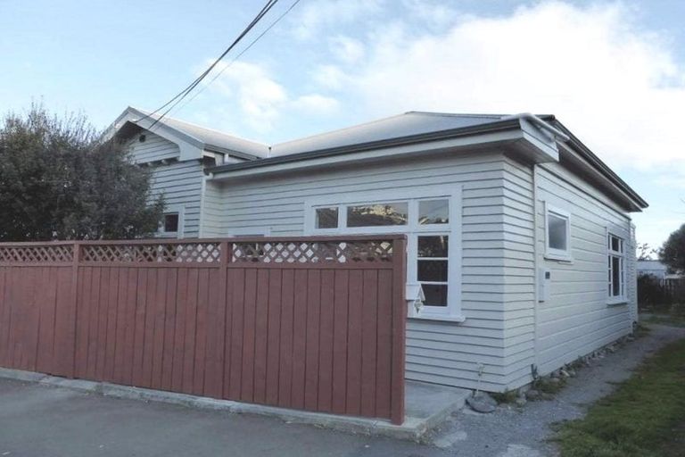 Photo of property in 9 Medway Street, Island Bay, Wellington, 6023