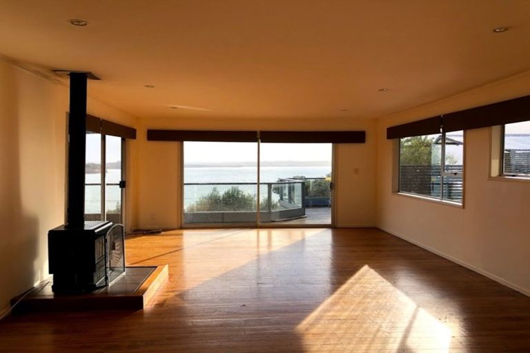 Photo of property in 1099 Whangaparaoa Road, Tindalls Beach, Whangaparaoa, 0930