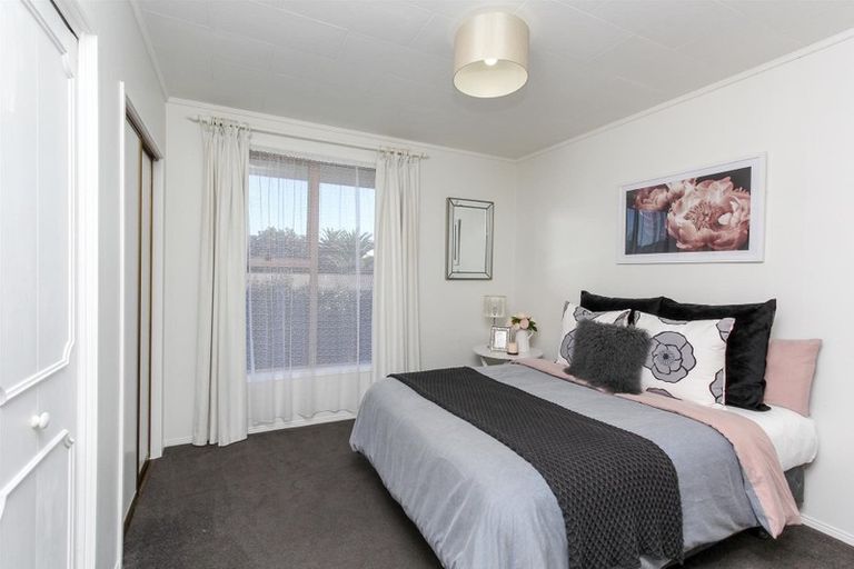 Photo of property in 22 Nevada Drive, Merrilands, New Plymouth, 4312