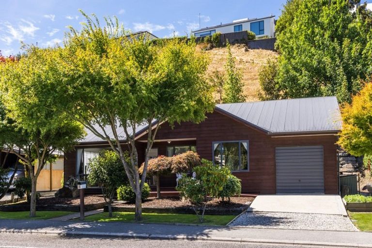 Photo of property in 33 Mcdonnell Road, Arrowtown, 9302