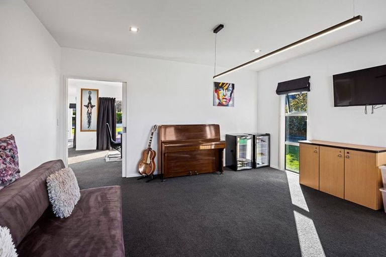 Photo of property in 22 Mercade Close, Stratford, 4332