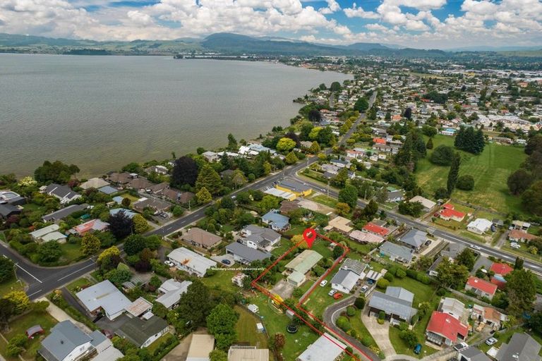 Photo of property in 10 Tirita Street, Kawaha Point, Rotorua, 3010