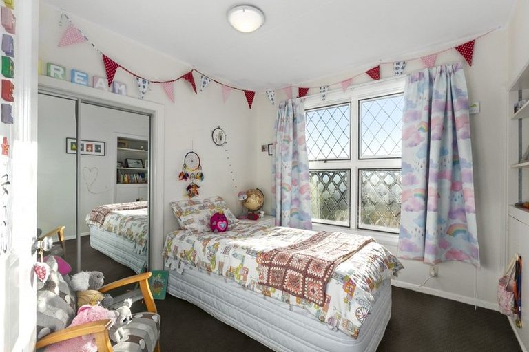 Photo of property in 18 Howard Street, Macandrew Bay, Dunedin, 9014