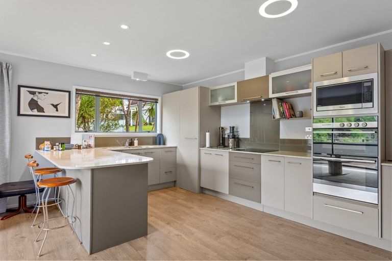 Photo of property in 140 Chelsea View Drive, Chatswood, Auckland, 0626