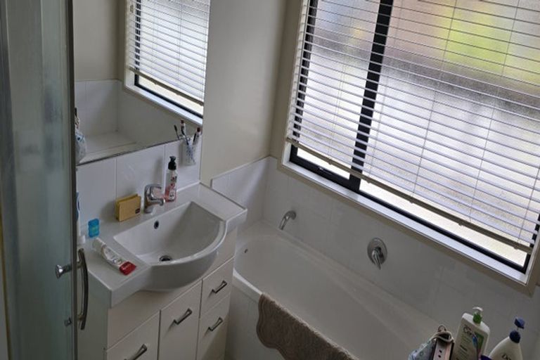 Photo of property in 28 Sirius Crescent, Rototuna North, Hamilton, 3210