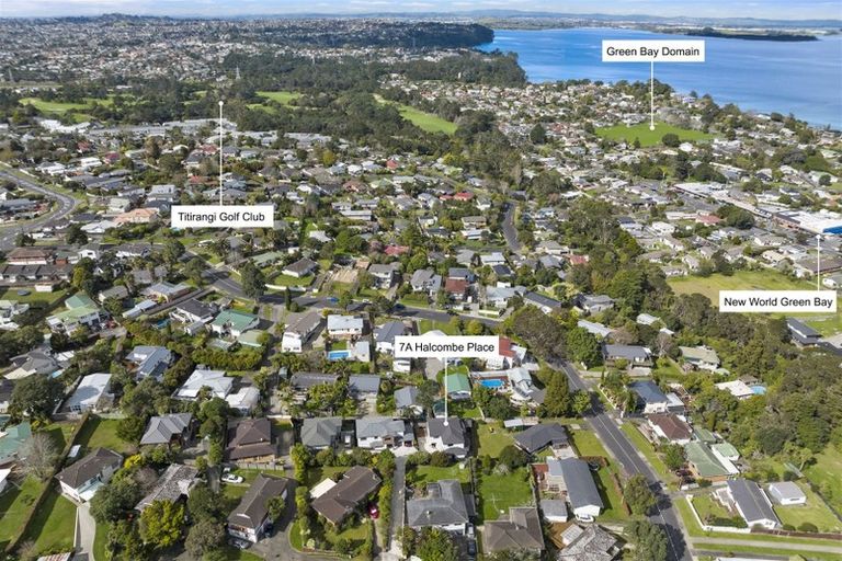 Photo of property in 7a Halcombe Place, Green Bay, Auckland, 0604