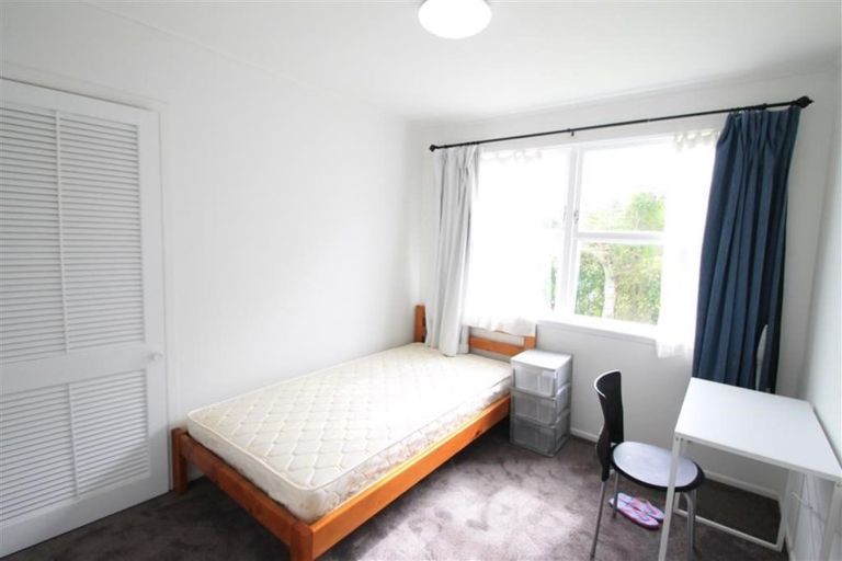 Photo of property in 19 Segedin Place, Glenfield, Auckland, 0629