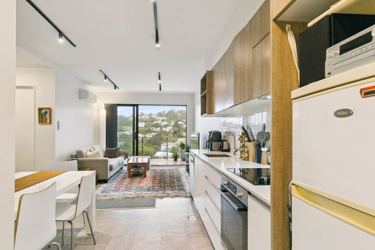 Photo of property in 4/65 Tiketike Way, Brooklyn, Wellington, 6021