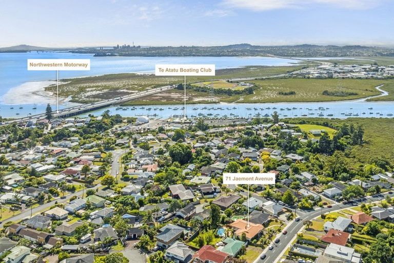 Photo of property in 71 Jaemont Avenue, Te Atatu South, Auckland, 0610