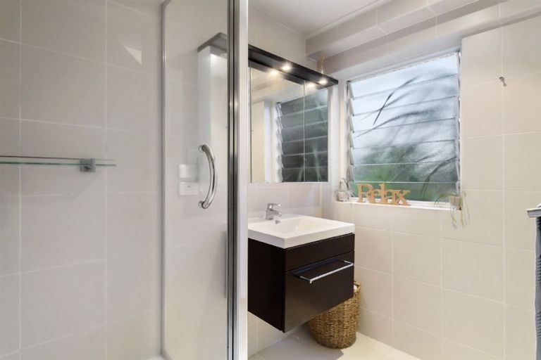 Photo of property in 24 Otakau Road, Milford, Auckland, 0620