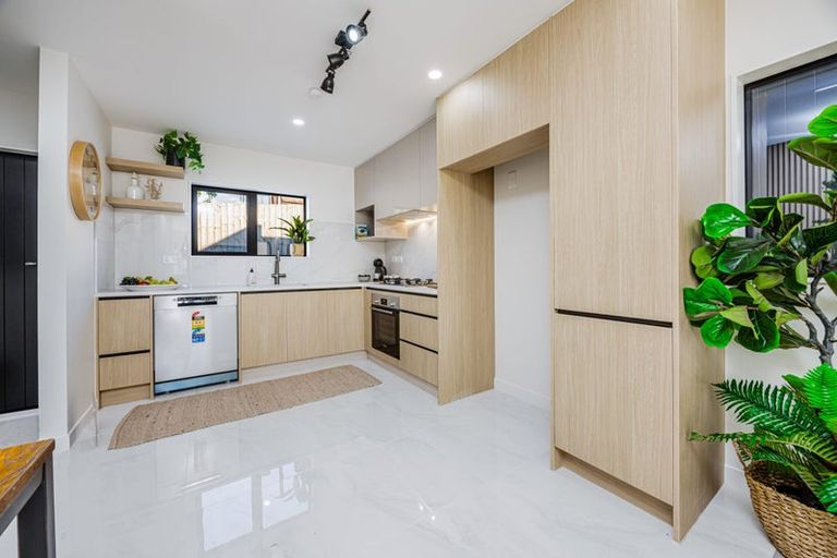 Photo of property in 4d Glenmore Road, Sunnyhills, Auckland, 2010