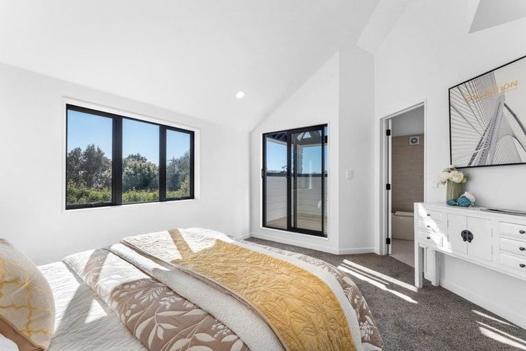 Photo of property in 2/19 Rodney Road, Northcote Point, Auckland, 0627