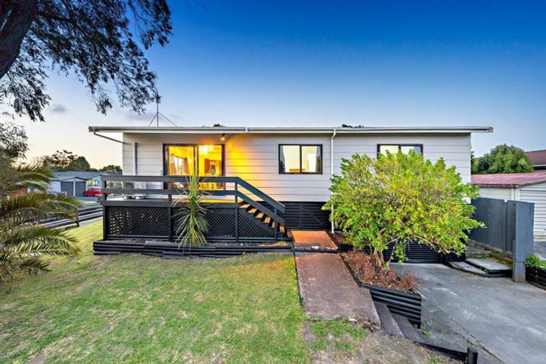 Photo of property in 2/11 Bluewater Place, Wattle Downs, Auckland, 2103