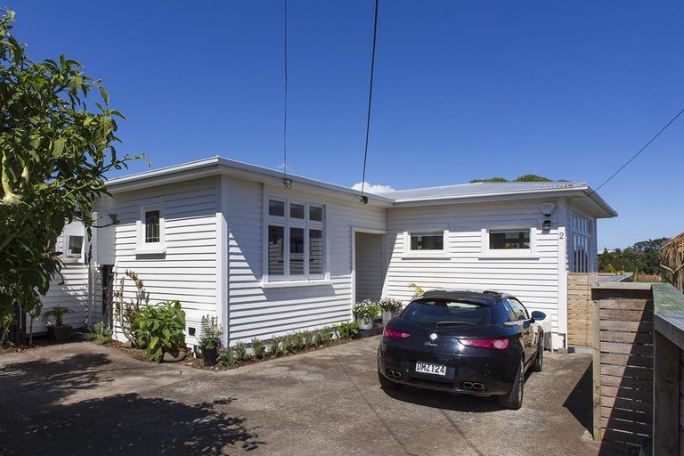 Photo of property in 2 Dale Street, Lower Vogeltown, New Plymouth, 4310