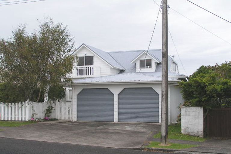 Photo of property in 12 Waitemata Road, Hauraki, Auckland, 0622