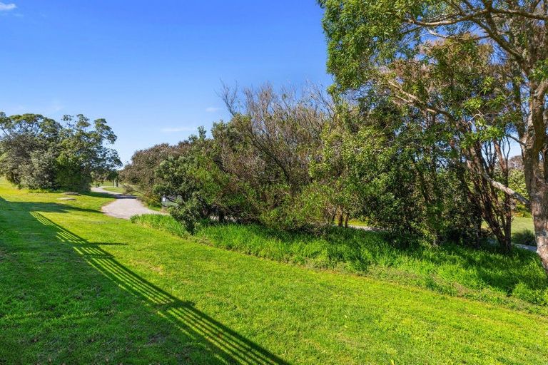Photo of property in 122 Dalton Drive, Papamoa Beach, Papamoa, 3118