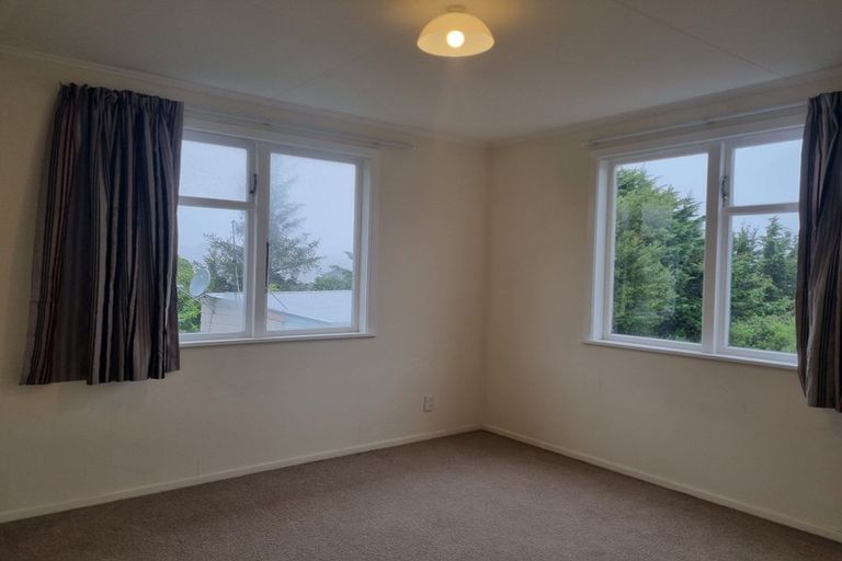Photo of property in 1 Takapuwahia Drive, Takapuwahia, Porirua, 5022