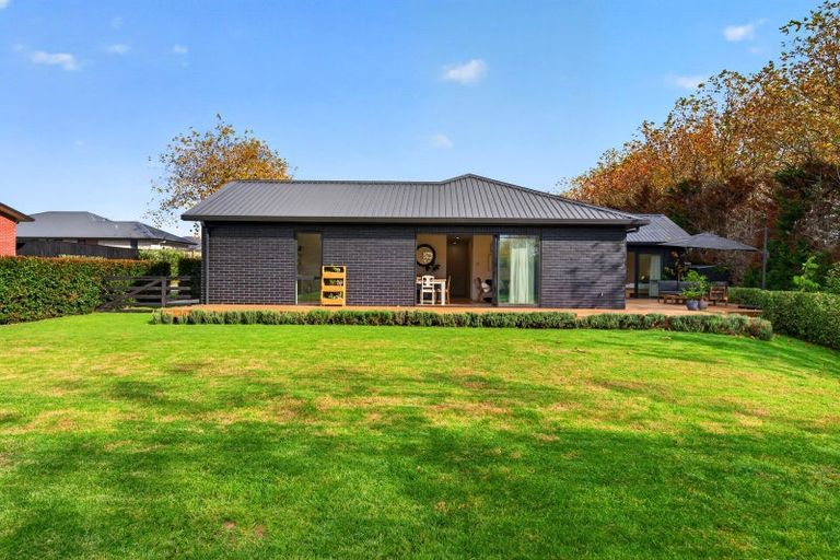 Photo of property in 122c Monument Road, Clevedon, 2582