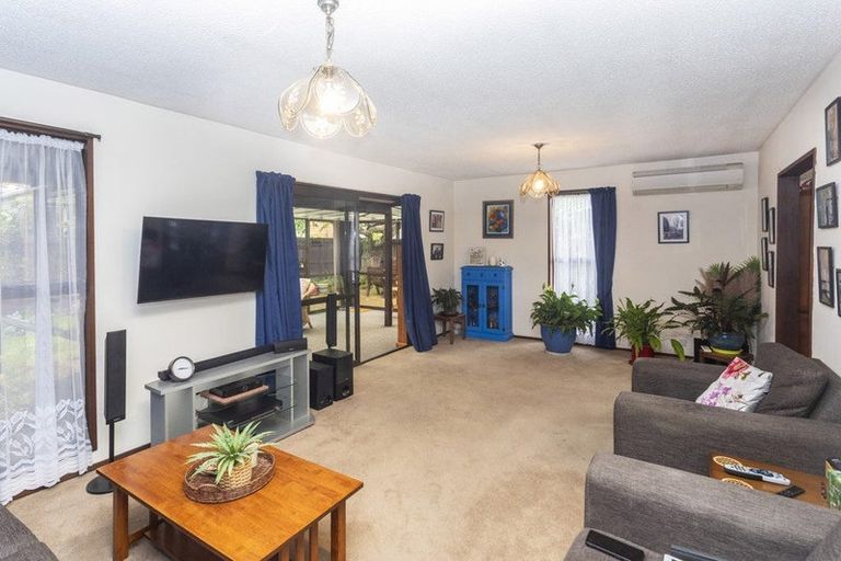 Photo of property in 76 Solomon Avenue, Redwood, Christchurch, 8051