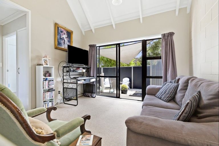 Photo of property in 11 Fantail Court, Orewa, 0931
