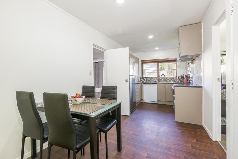 Photo of property in 1/21 Gloaming Place, Conifer Grove, Takanini, 2112