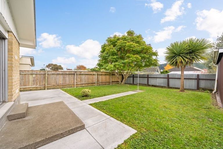 Photo of property in 2/5 Oregon Drive, Maoribank, Upper Hutt, 5018