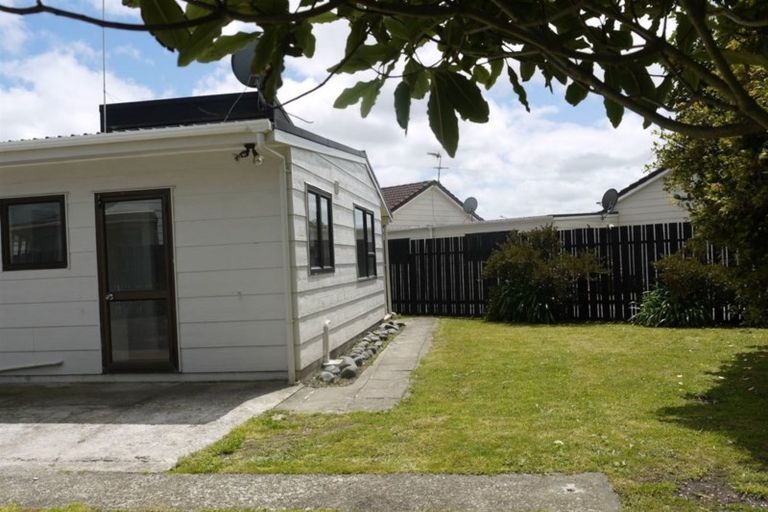 Photo of property in 33b Edgewater Parade, Waiuku, 2123