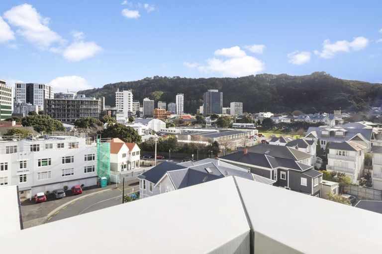 Photo of property in Stadium Garden Flats, 403/107 Thorndon Quay, Pipitea, Wellington, 6011