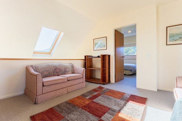 Photo of property in 8 Rewarewa Crescent, Waikanae, 5036