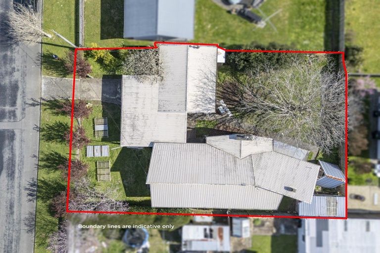 Photo of property in 2 Taverner Street, Carterton, 5713