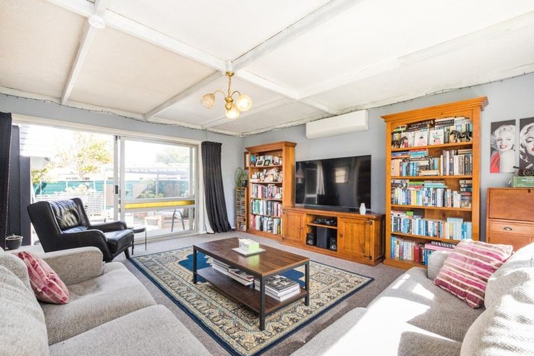 Photo of property in 11 Catlins Crescent, Milson, Palmerston North, 4414