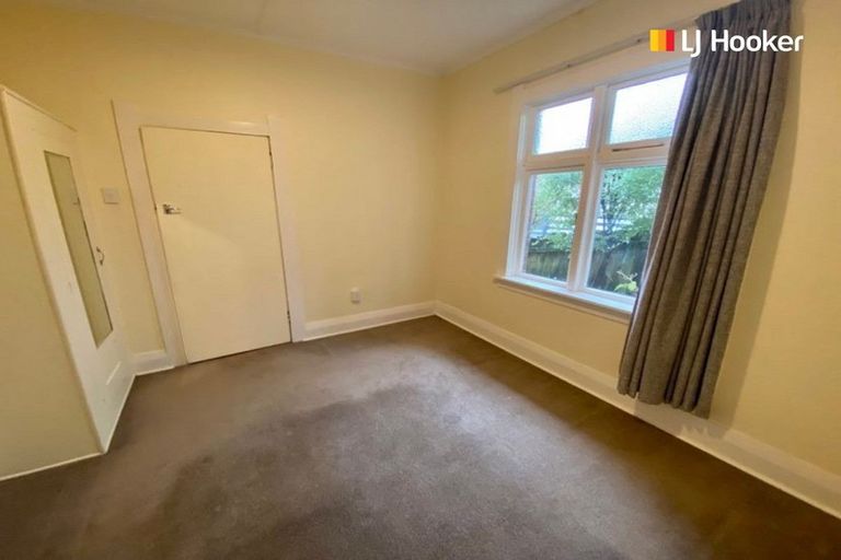 Photo of property in 84 Hazelhurst Pass, Caversham, Dunedin, 9012