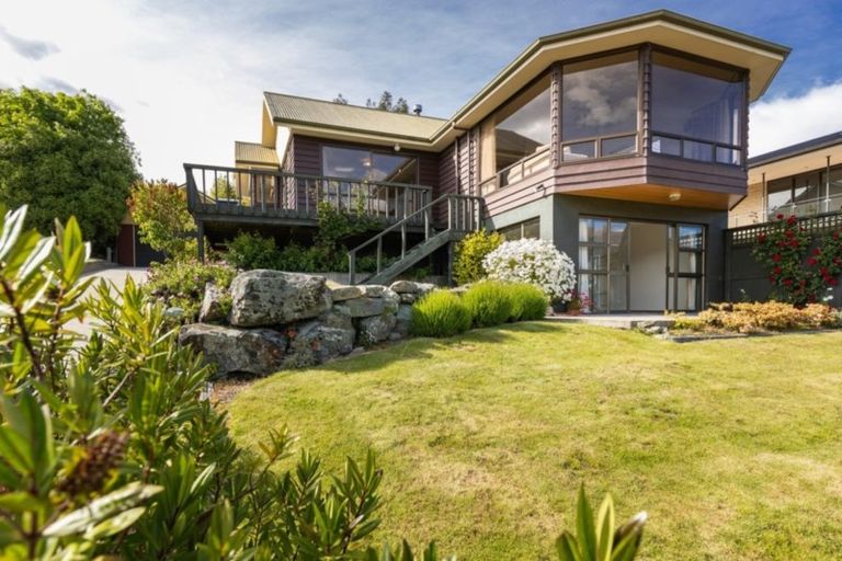 Photo of property in 10 Grove Lane, Kelvin Heights, Queenstown, 9300