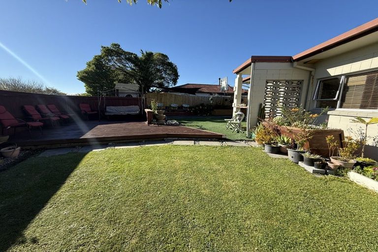Photo of property in 1 Luxton Place, Rangiora, 7400